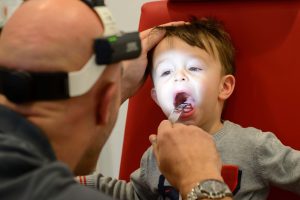 Kinder HNO Junge Kinder HNO Junge