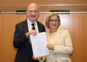 Prof. h.c. Dr. Schobel bei Johanna Mikl-Leitner